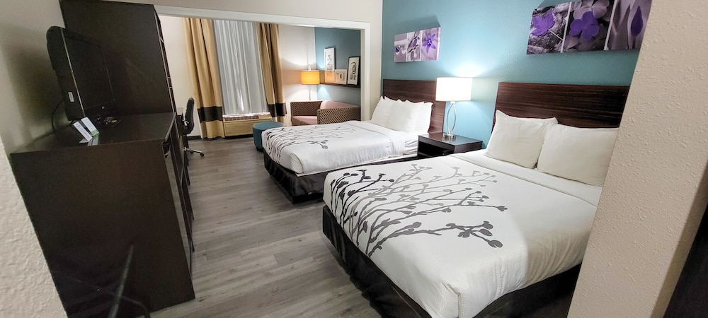 Suite, Multiple Beds, Non Smoking - Photo 4