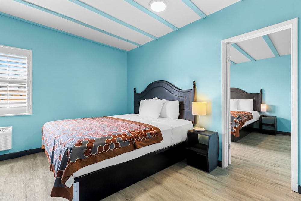 Standard Room, Multiple Beds, Non Smoking