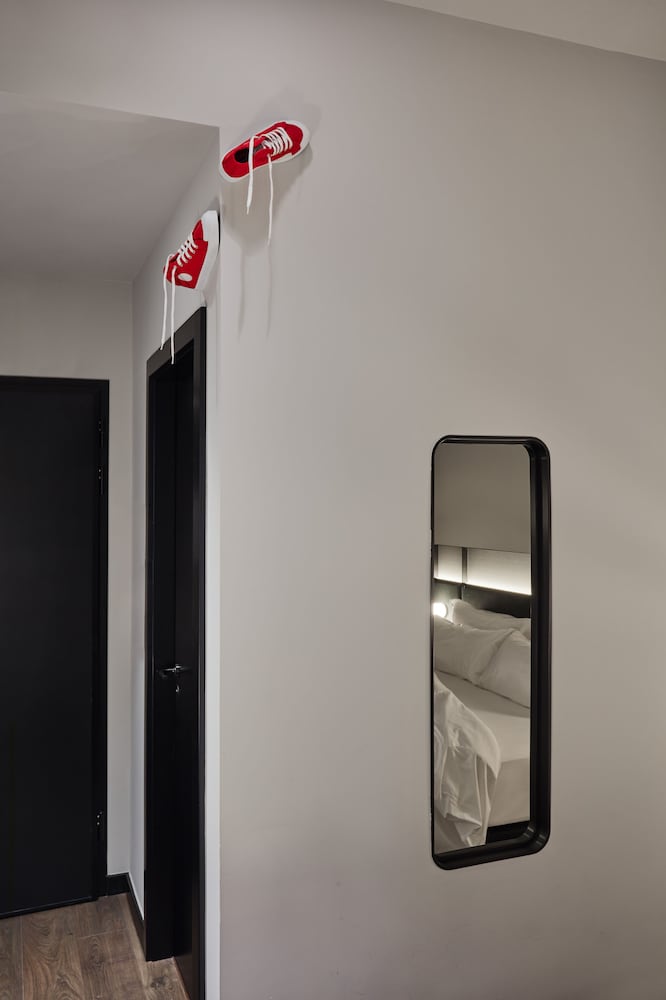 Suite, Balcony, City View - Photo 10