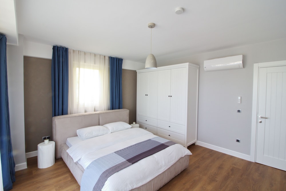 Deluxe Apartment, 2 Bedrooms, Partial Sea View, Ground Floor photo 1