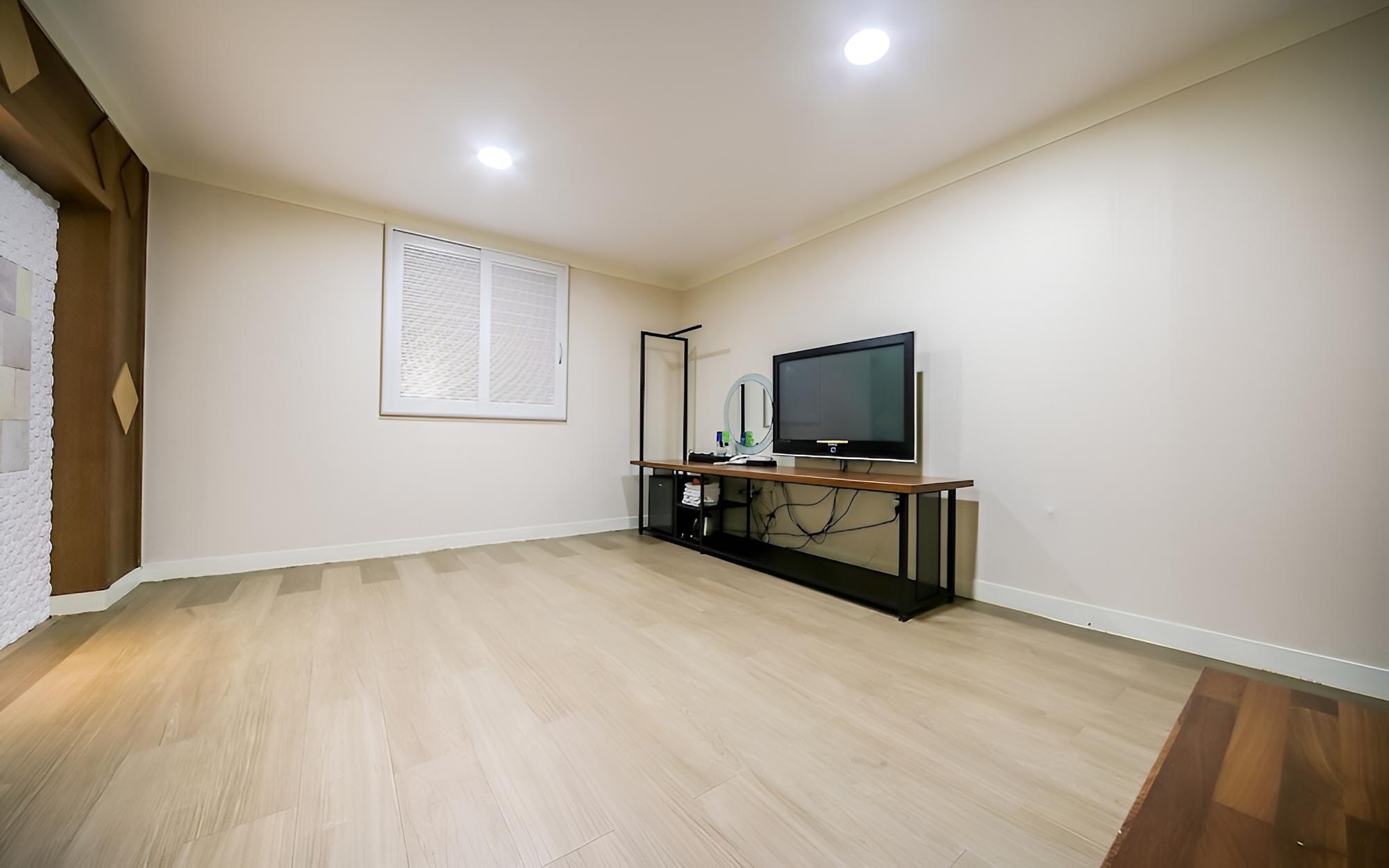 Room (Ondol (Netflix viewing/Room air condi) photo 2