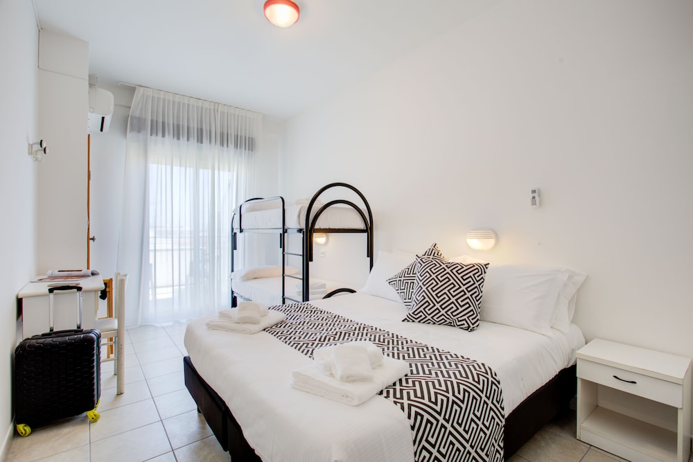 Quadruple Room - Photo 1