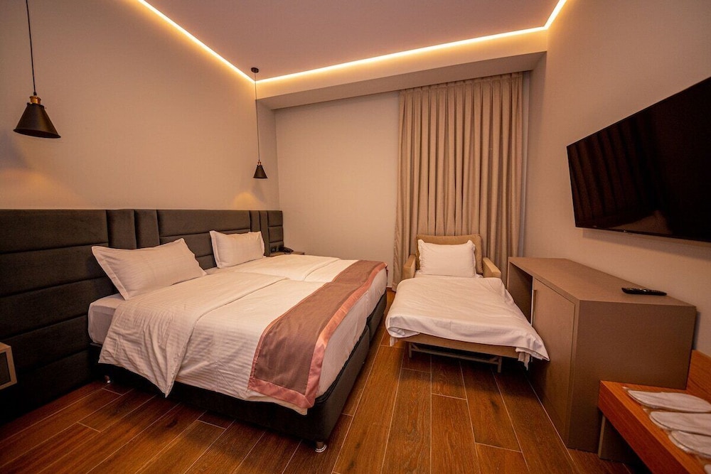 Grand Triple Room, 1 Bedroom, Non Smoking photo 2