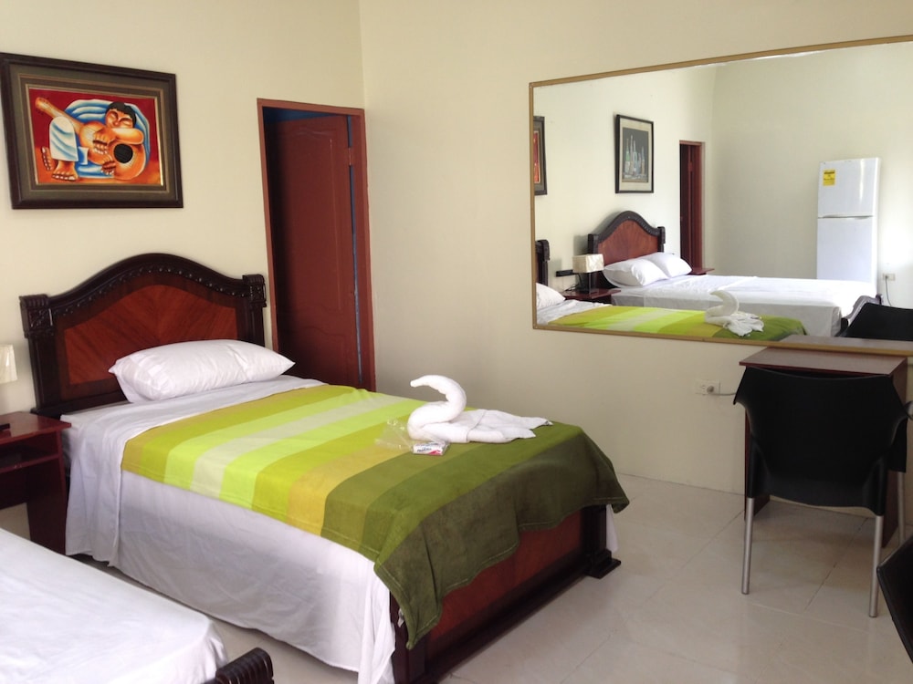 Twin Room, 1 Bedroom, Private Bathroom, Ground Floor photo 3