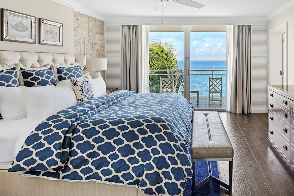 One Bedroom Penthouse with One King Bed (Non Smoking) photo 1