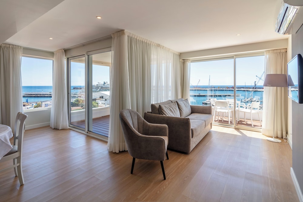 Premium Suite, Sea View thumbnail 6