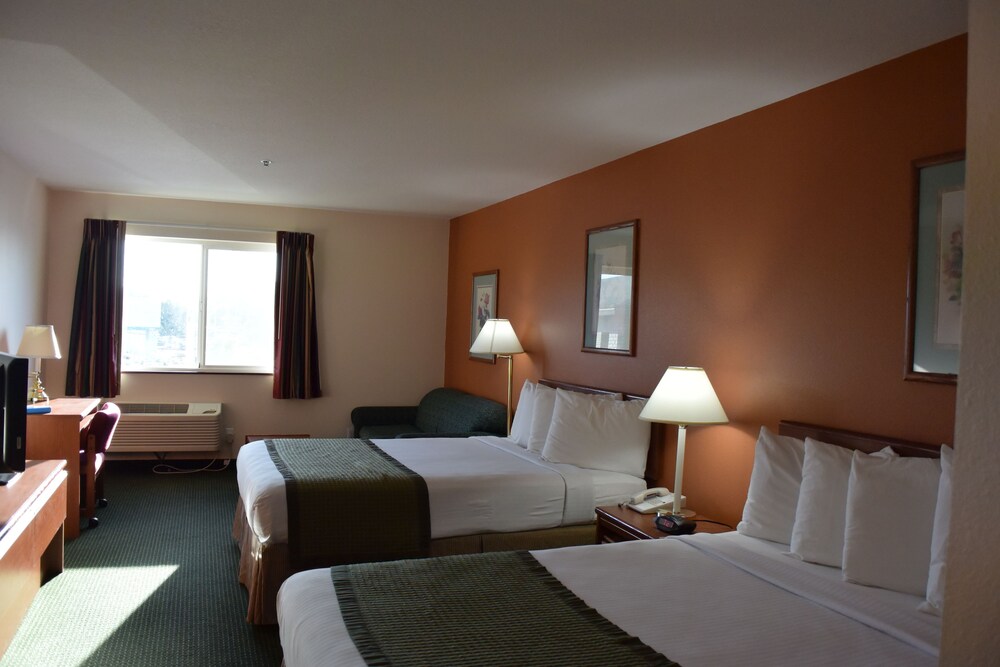 Room, 2 Queen Beds, Non Smoking (Pet-Friendly) - Photo 7
