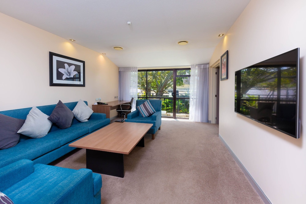 Suite, 1 Bedroom - Photo 15