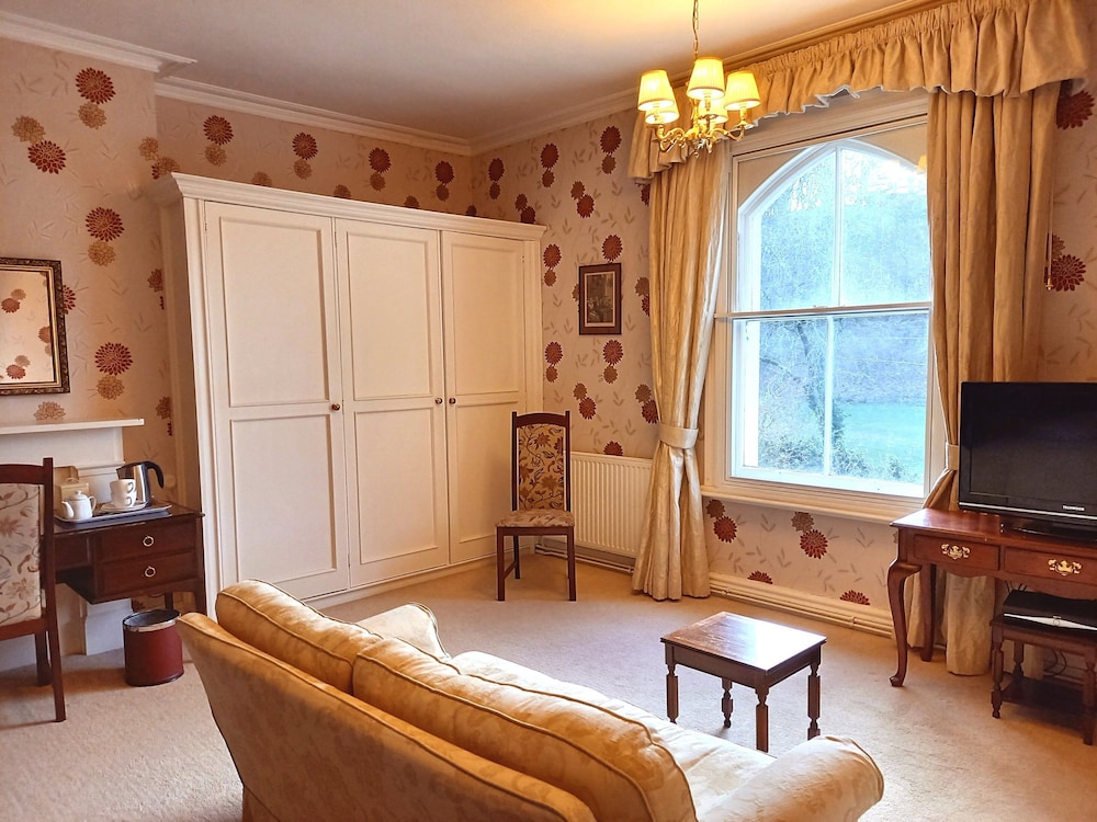 Superior Room, 1 King Bed photo 3