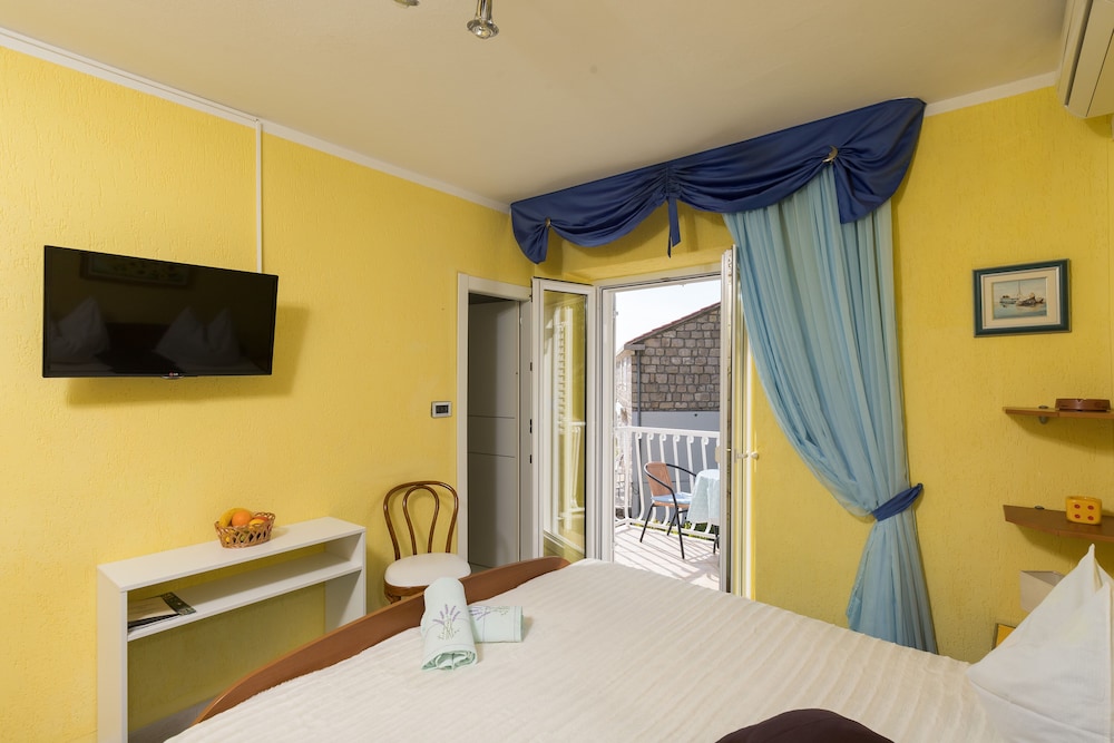 Double Room (Standard Double Room with Balcony and) photo 3