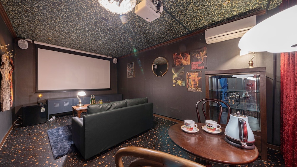 Party Room - Photo 23