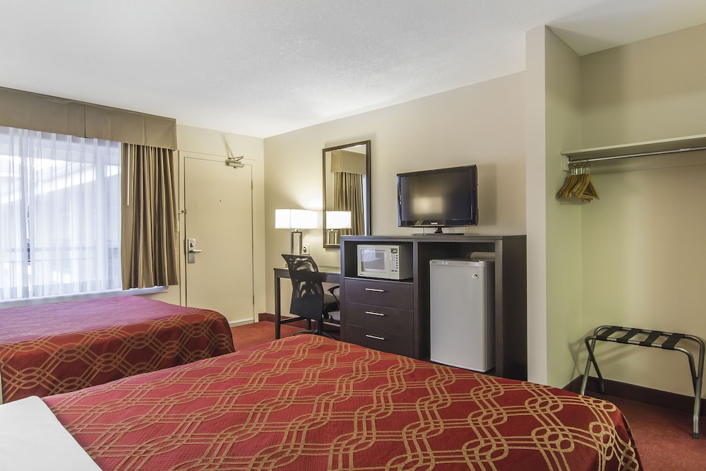 Standard Room, 2 Queen Beds, Non Smoking - Photo 2