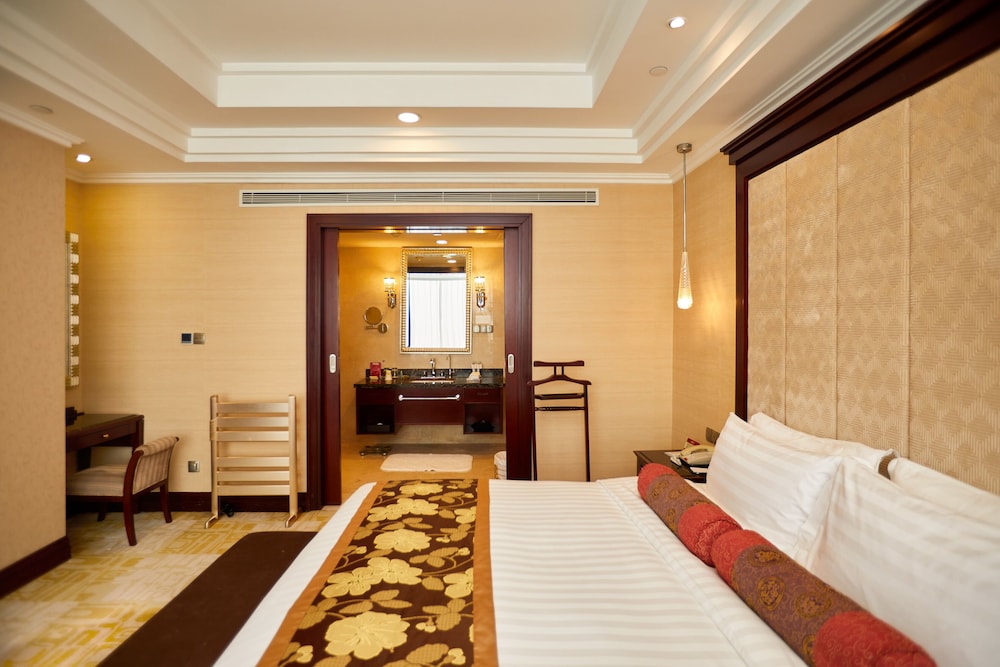 Deluxe Suite - Photo 2