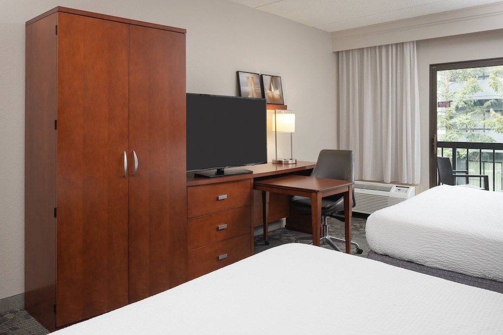 Room, 2 Double Beds (Mobility Accessible, Roll-In Shower)
