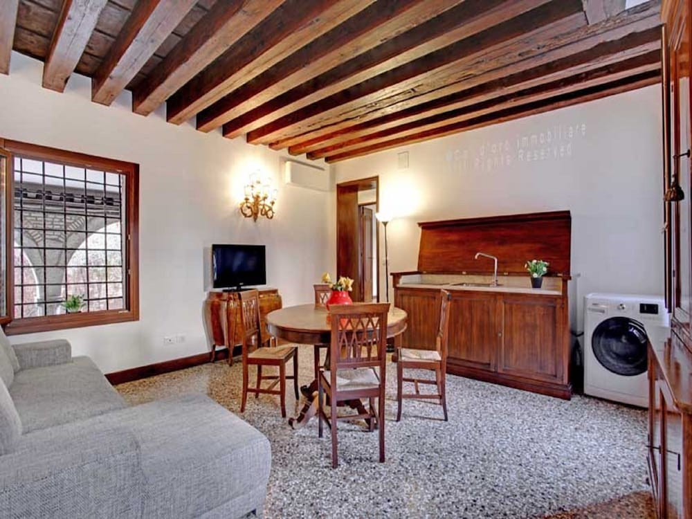 Apartment, 2 Bedrooms, Terrace photo 3