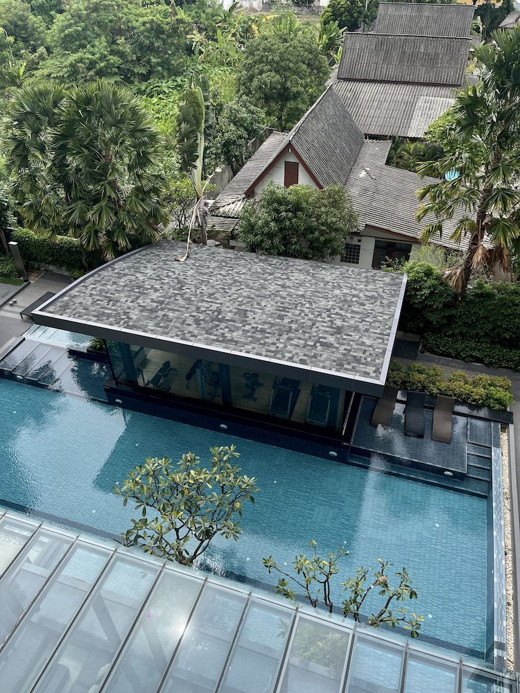 Deluxe Room, Pool View - Photo 8