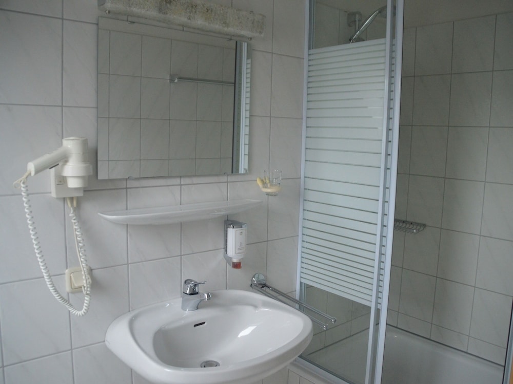 Standard Single Room, Private Bathroom photo 2