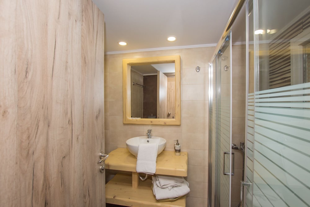 Deluxe Room (Panoramic View) - Photo 10