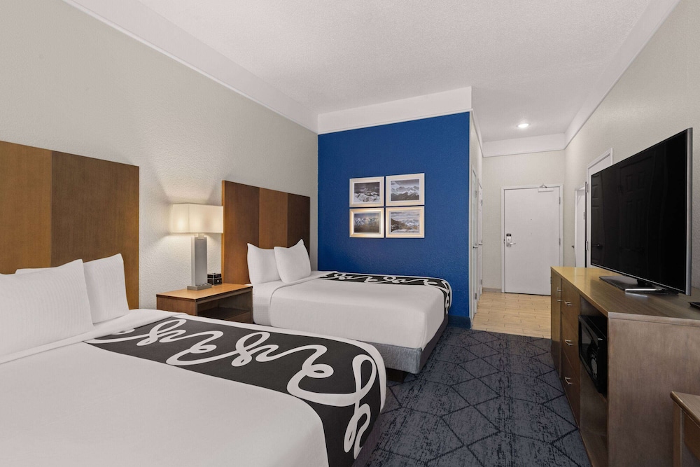 Room, 2 Queen Beds, Non Smoking photo 1
