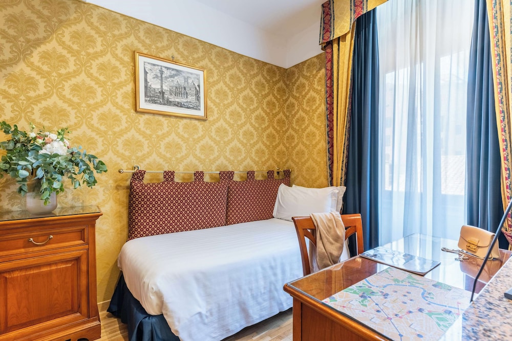 Comfort Room, 1 King Bed, Non Smoking (with Single Sofabed;Larger Room)