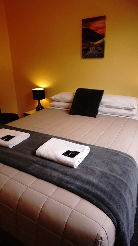 Queen Bed Room Ensuite (Private Bathroom) photo 3
