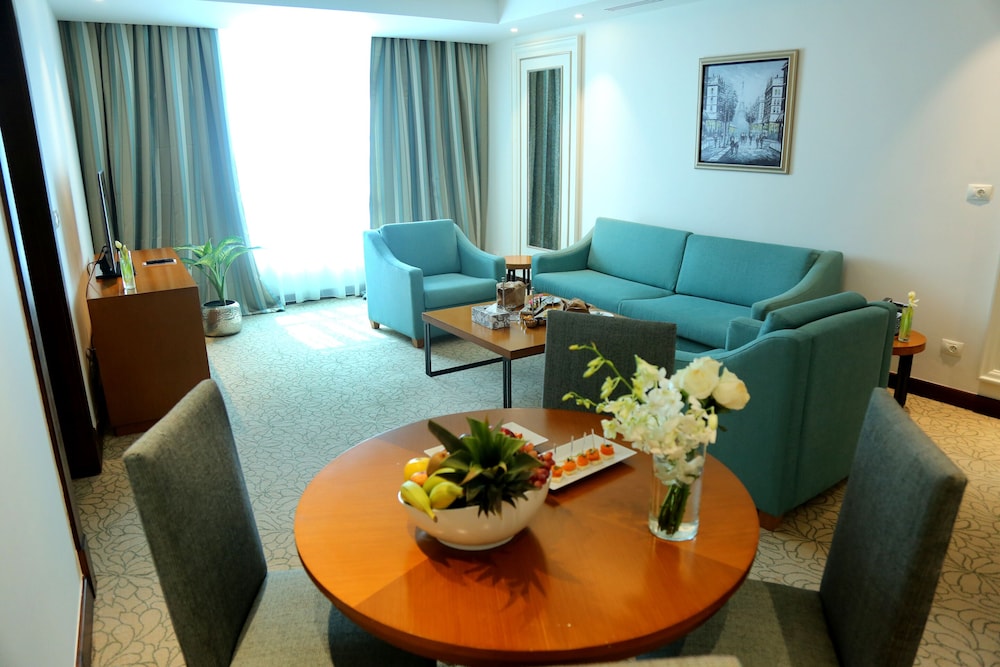 Executive Suite, City View thumbnail 6