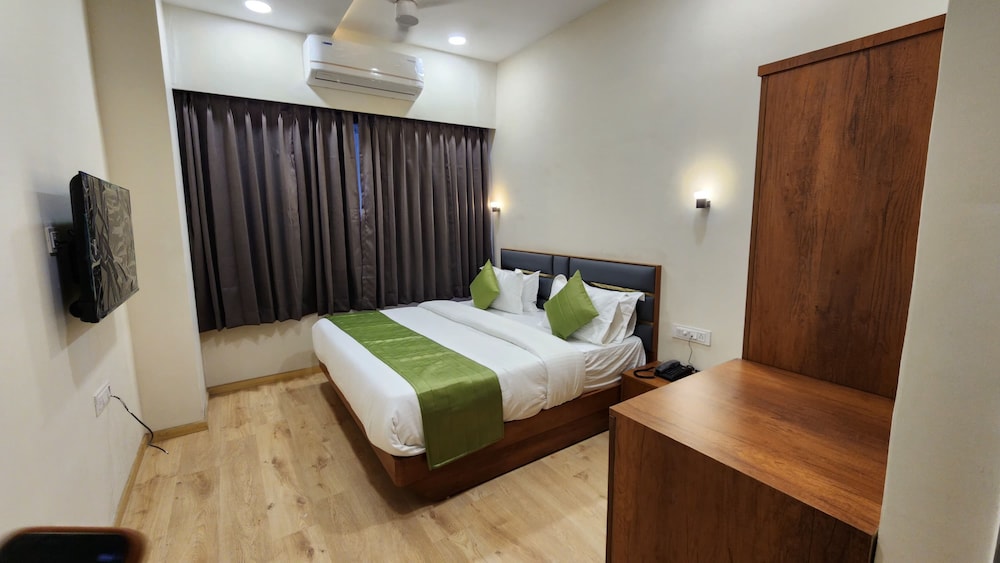 Deluxe Double Room, City View
