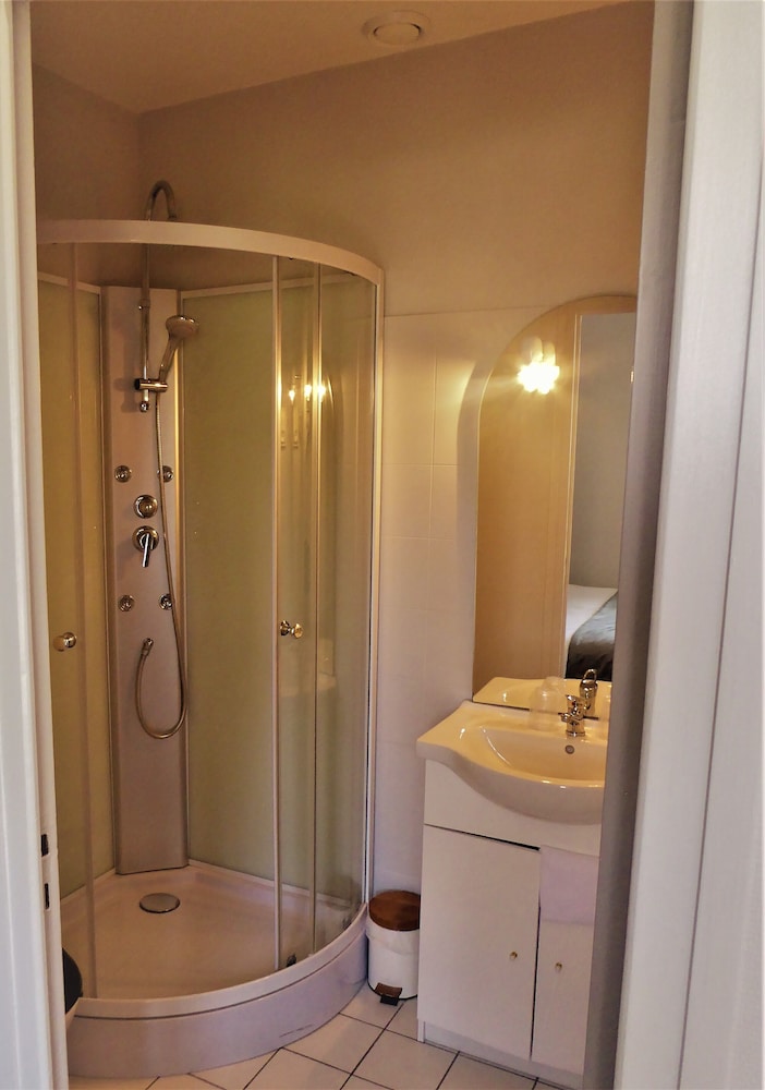 Classic Triple Room - Photo 4