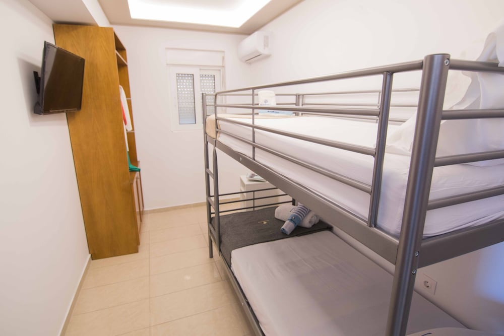 Family Suite, Multiple Beds photo 3