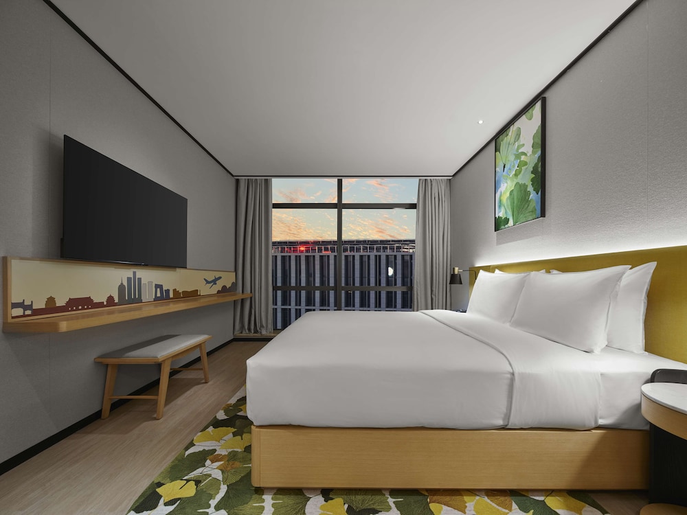 Deluxe Suite, 1 King Bed - Photo 1