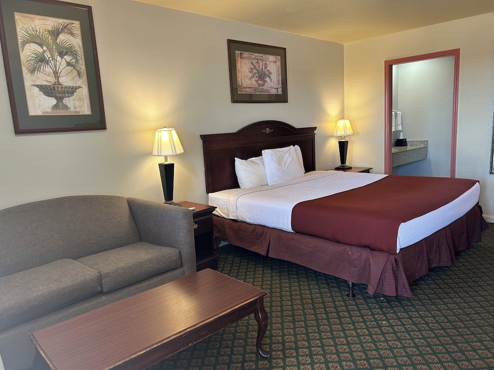 Deluxe Room, 1 King Bed photo 1