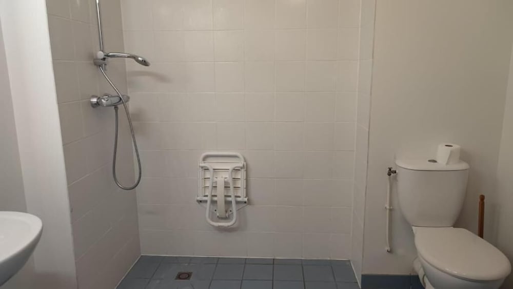 Triple Room, Private Bathroom - Photo 3