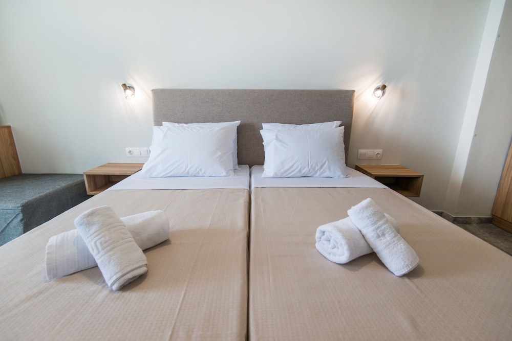 Junior Studio Suite, 2 Twin Beds, Balcony, City View photo 2