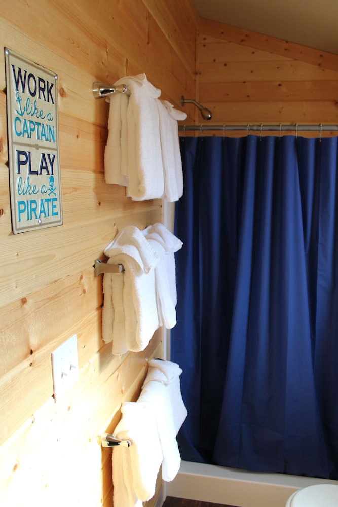 Bunkhouse Cabin photo 3