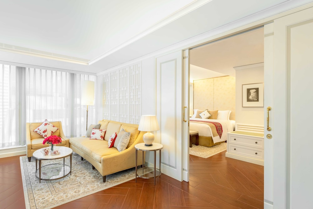 Pottinger Suite photo 3