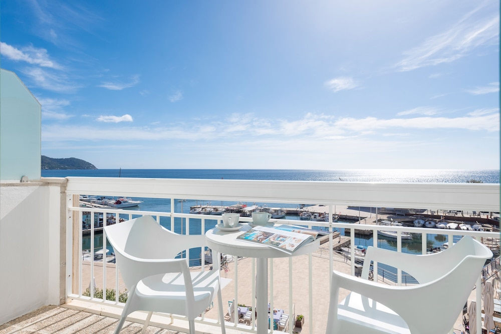 Superior Room, Balcony, Sea View photo 2