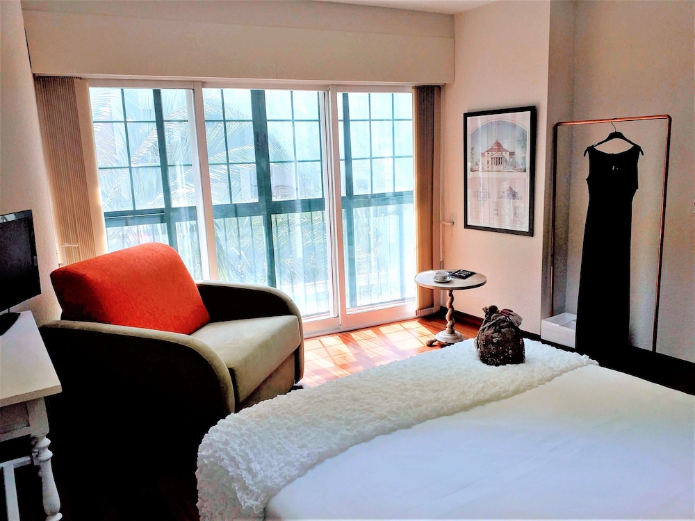 Comfort Triple Room, 1 Queen Bed with Sofa bed, Private Bathroom, City View