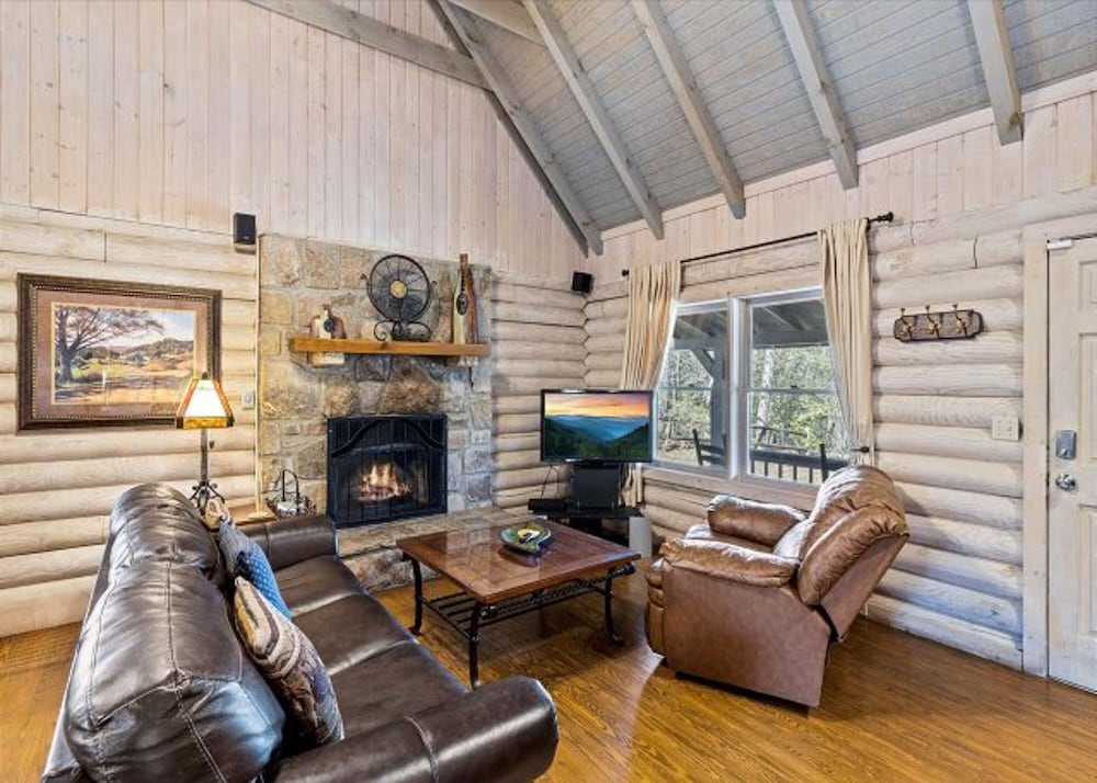 House, 1 King Bed (Shadyview Ridge #104)