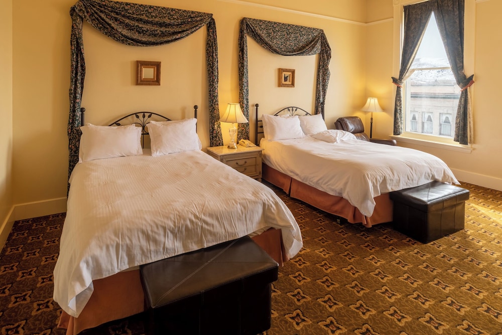 Double Room, 2 Queen Beds - Photo 1