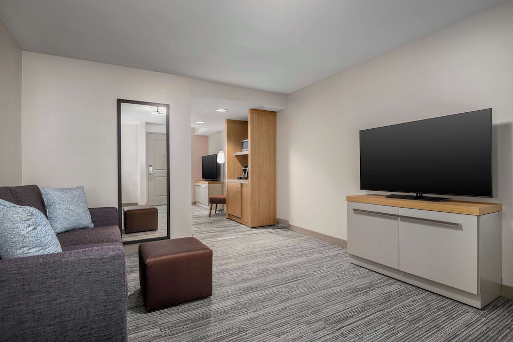 Junior Suite, 1 King Bed, Microwave - Photo 6