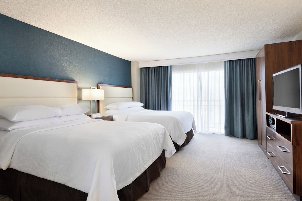Premium Suite, 2 Queen Beds, Non Smoking - Photo 4