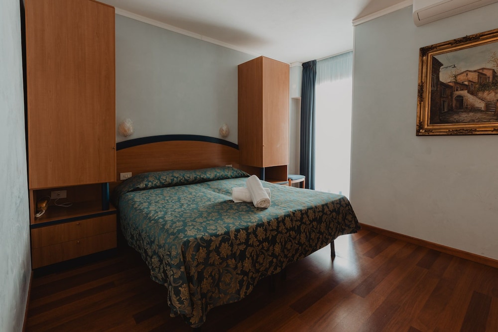 Economy Double or Twin Room photo 2