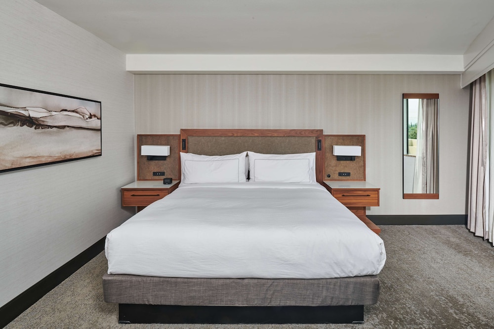 Suite, 1 King Bed, Balcony - Photo 7