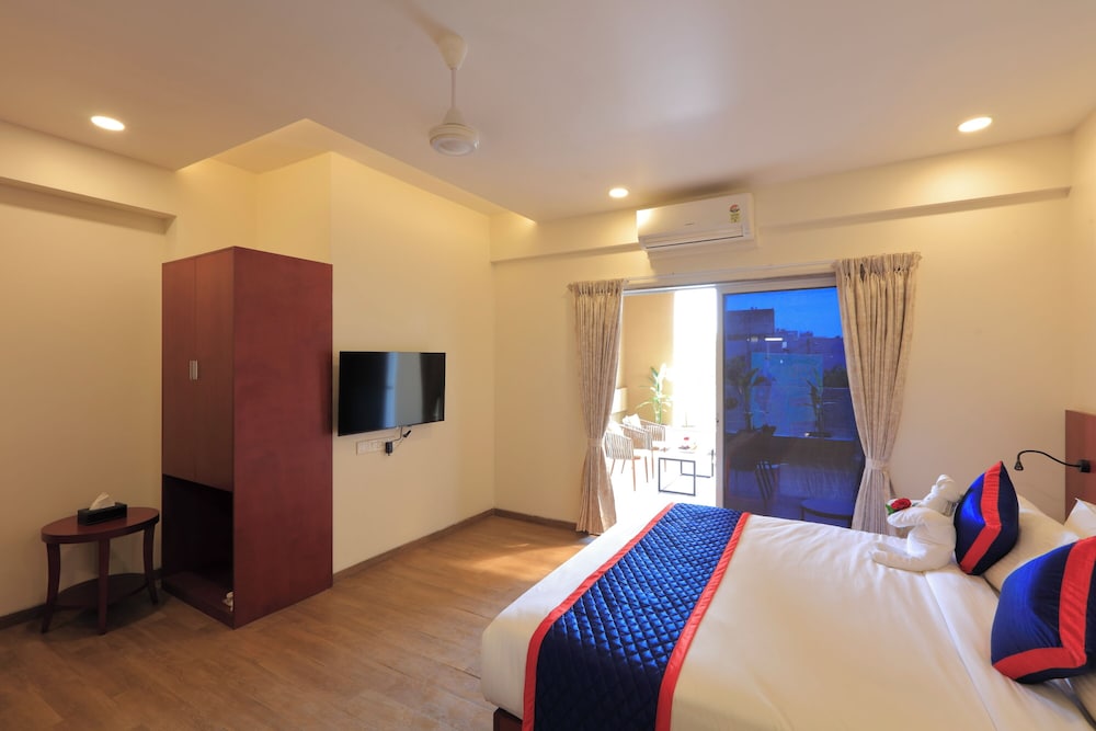 Suite With Balcony - Photo 3