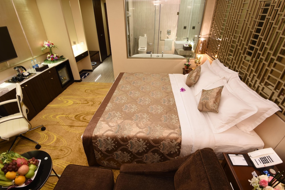 Premier Room, 2 Twin Beds, Balcony, City View photo 3