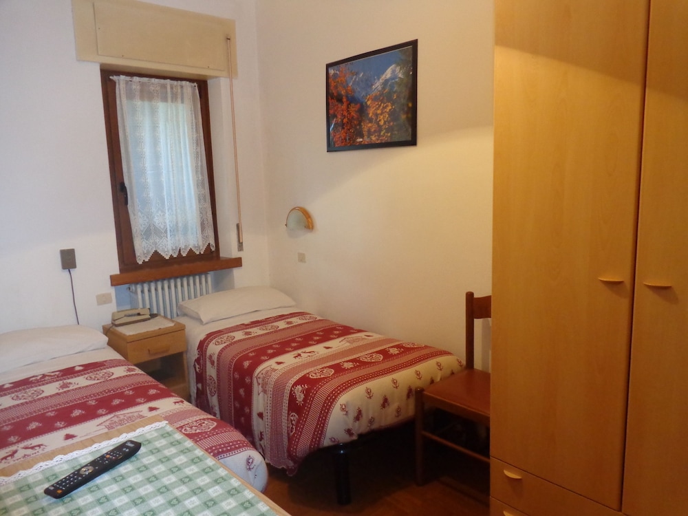 Basic Double Room Single Use, 1 Bedroom photo 2