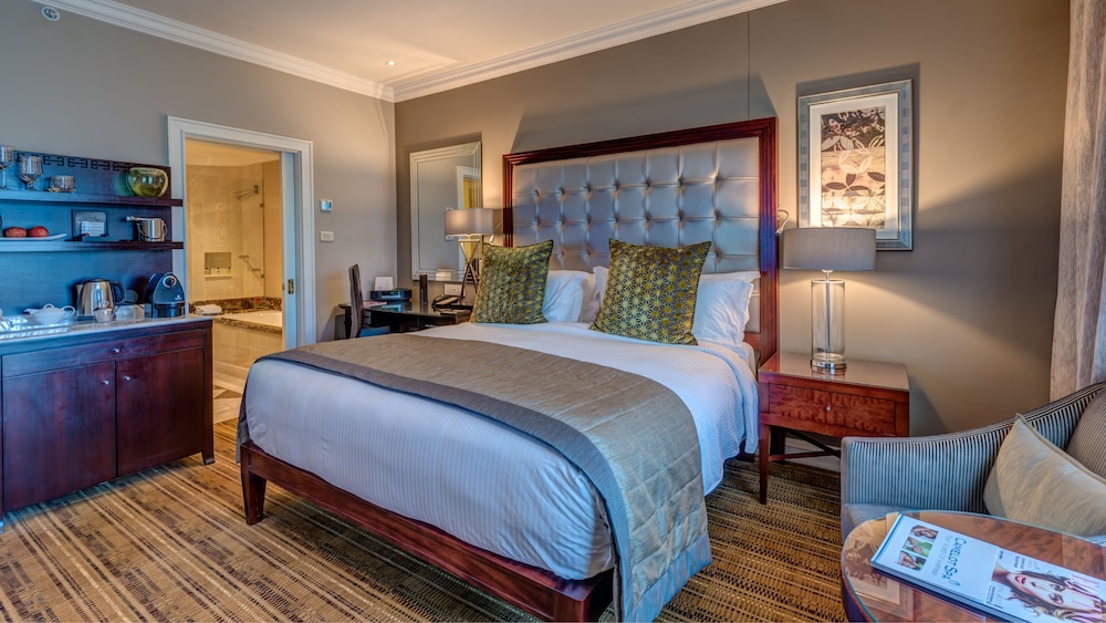 Classic Room, 1 King Bed, Balcony - Photo 6