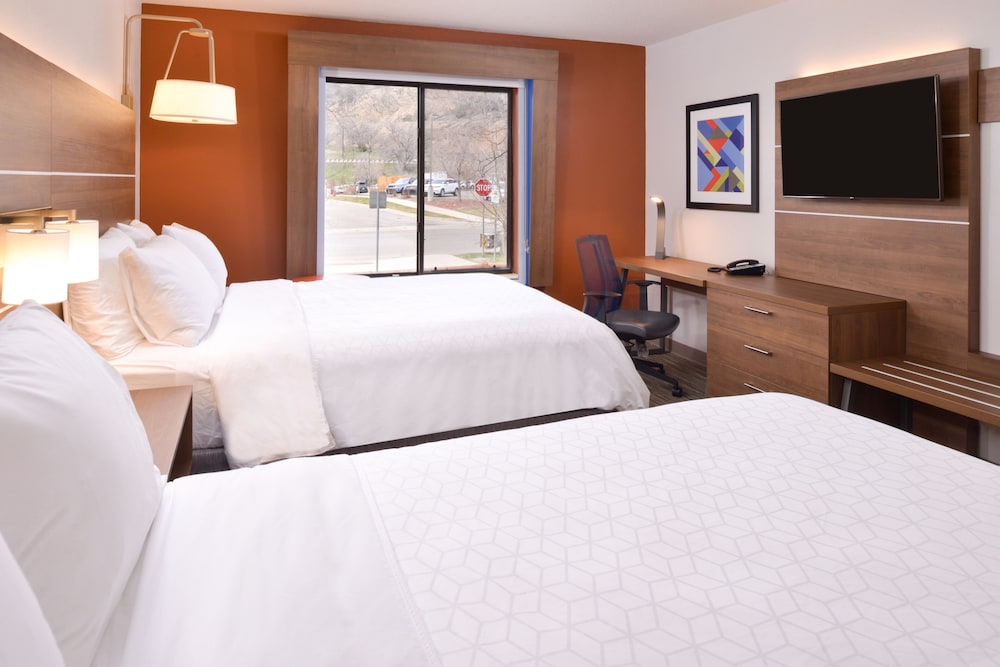 Standard Room, 2 Queen Beds - Photo 2