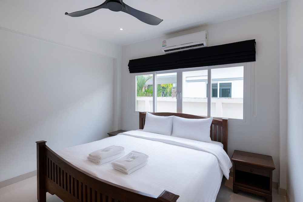 Standard Villa, 4 Bedrooms, Non Smoking, Kitchen - Photo 11
