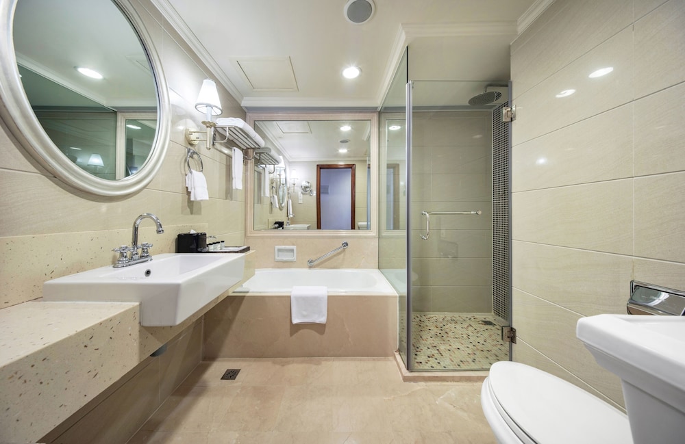 Club Suite, 1 Bedroom - Photo 5